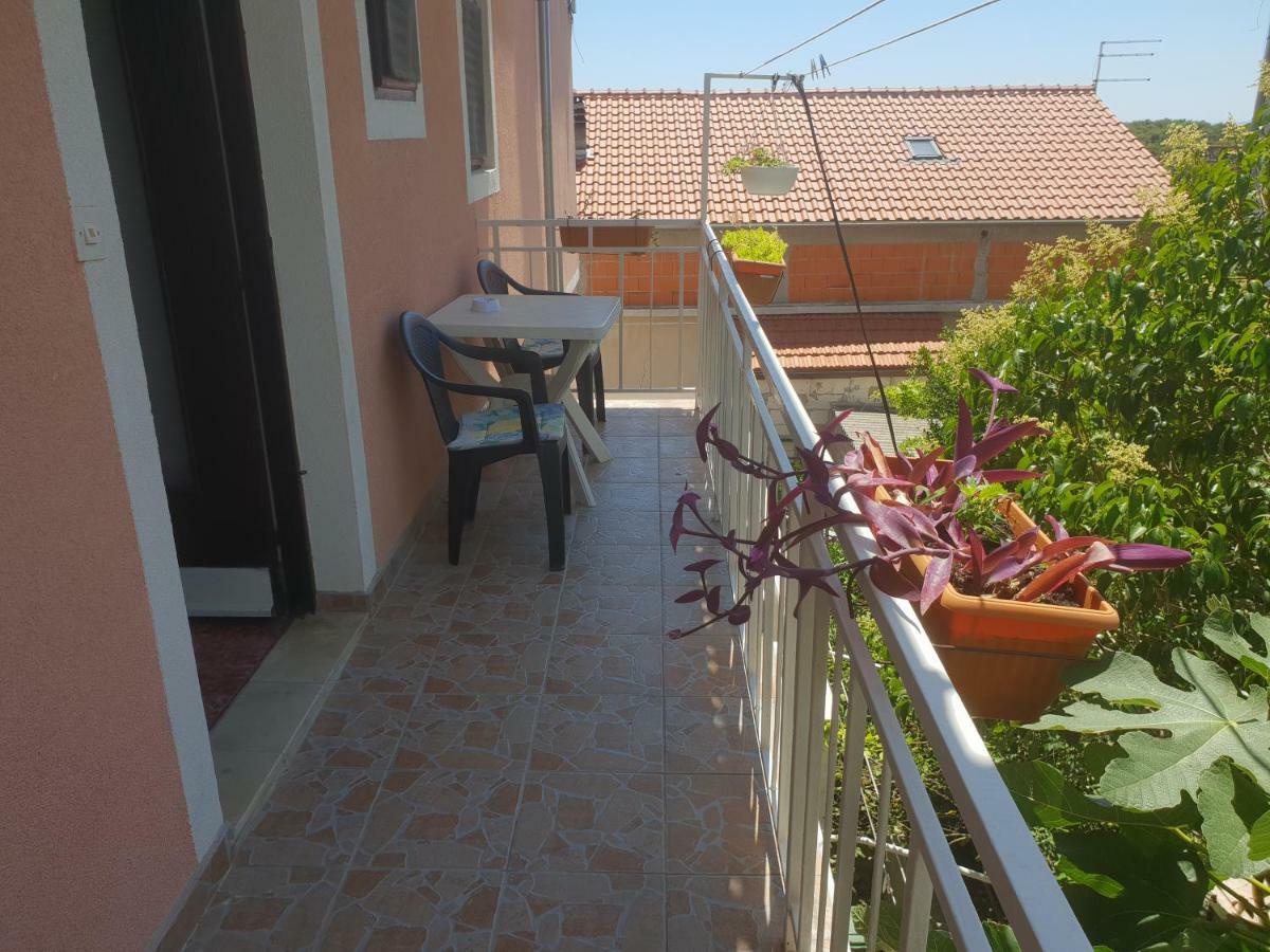 Guest House Alisa Hvar Town Exterior photo